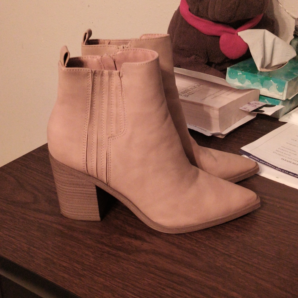 Universal Thread Boots - Picture 3 of 7
